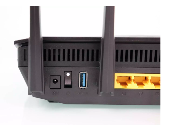 ¿Sabías Que Puedes Hacer Maravillas Con El Puerto USB Que Tiene El Router? Si, El Mismo Que Usamos Para Tener Wi-Fi